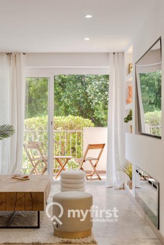 Toulon (83200) Appartement contemporain avec piscine et tennis.