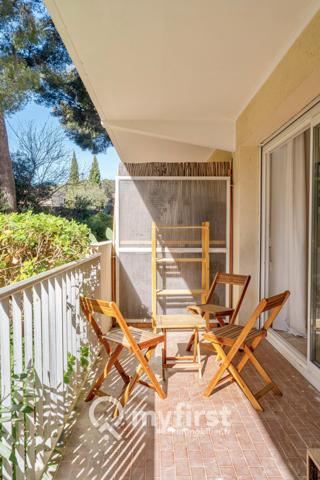 Toulon (83200) Appartement contemporain avec piscine et tennis.