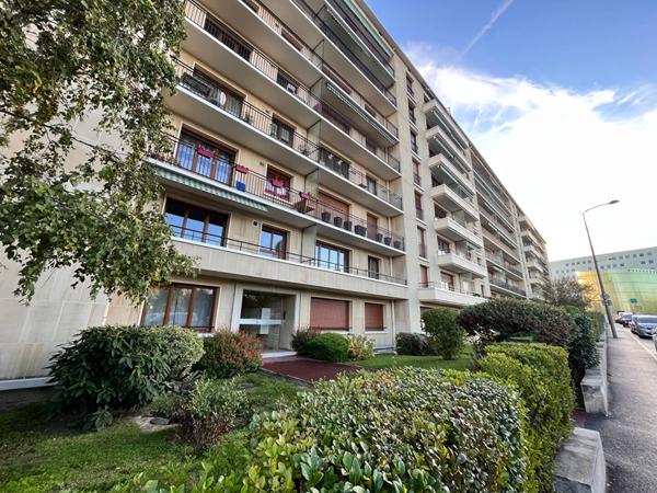 GARAGE, REIMS - PONT DE VENISE