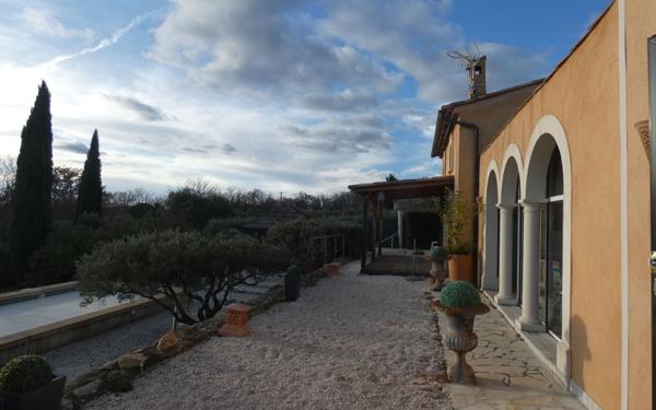 Maison à vendre    7 pièces •  Aups