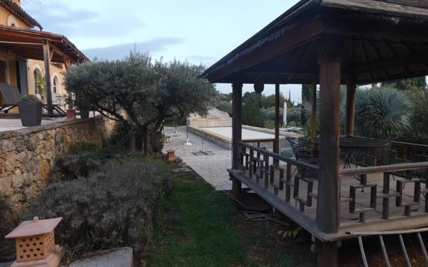 Maison à vendre    7 pièces •  Aups