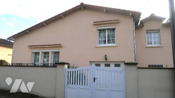 Quartier calme, 1,7km du CENTRE-VILLE, MAISON TBE rénovée et agrandie en 2002, env. 130m2 hab.,...