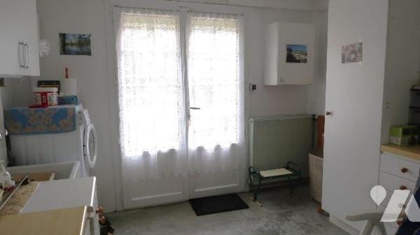 Quartier calme, 1,7km du CENTRE-VILLE, MAISON TBE rénovée et agrandie en 2002, env. 130m2 hab.,...