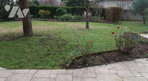 Quartier calme, 1,7km du CENTRE-VILLE, MAISON TBE rénovée et agrandie en 2002, env. 130m2 hab.,...