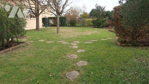 Quartier calme, 1,7km du CENTRE-VILLE, MAISON TBE rénovée et agrandie en 2002, env. 130m2 hab.,...