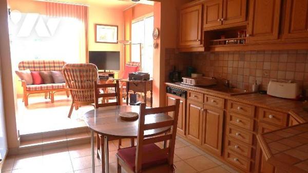 Quartier calme, 1,7km du CENTRE-VILLE, MAISON TBE rénovée et agrandie en 2002, env. 130m2 hab.,...