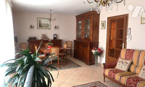 Quartier calme, 1,7km du CENTRE-VILLE, MAISON TBE rénovée et agrandie en 2002, env. 130m2 hab.,...