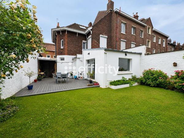 Maison
         5 pièces
        - 96 m² Exclusivité 326 800 € *