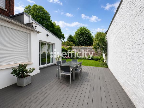 Maison
         5 pièces
        - 96 m² Exclusivité 326 800 € *