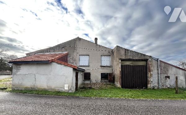 Maison de Village d'environ 165m², 7 chambres, jardin sur l'arrière.