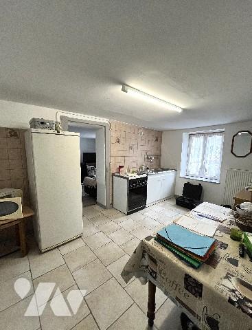 Maison de Village d'environ 165m², 7 chambres, jardin sur l'arrière.