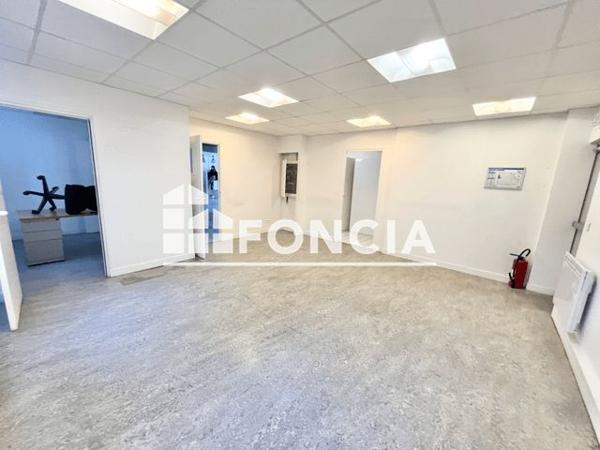 À vendre Local commercial 134.05 m² - Plaisir 78370