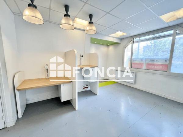 À vendre Local commercial 134.05 m² - Plaisir 78370