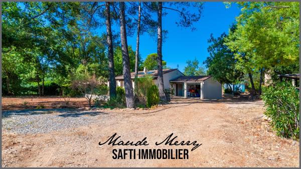 Villa plain-pied d'environ 90 m2 - 3 chambres - garage et abri pour camping car ou bateau - terrain plat et clôturé de près de 2400 m2 - assainissement individuel au normes actuelles