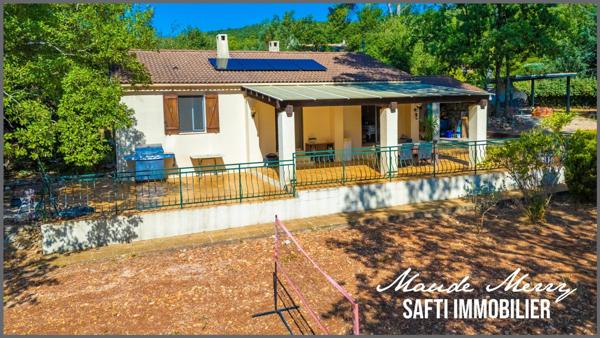 Villa plain-pied d'environ 90 m2 - 3 chambres - garage et abri pour camping car ou bateau - terrain plat et clôturé de près de 2400 m2 - assainissement individuel au normes actuelles