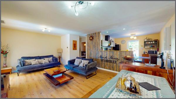 Villa plain-pied d'environ 90 m2 - 3 chambres - garage et abri pour camping car ou bateau - terrain plat et clôturé de près de 2400 m2 - assainissement individuel au normes actuelles