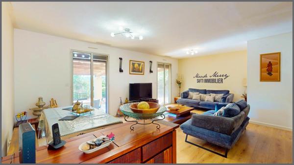 Villa plain-pied d'environ 90 m2 - 3 chambres - garage et abri pour camping car ou bateau - terrain plat et clôturé de près de 2400 m2 - assainissement individuel au normes actuelles