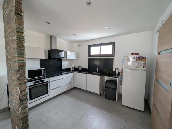 Villa 4 faces sur parcelle de 368 m² , 5 chambres, garage.