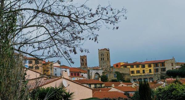 Villa 4 faces sur parcelle de 368 m² , 5 chambres, garage.