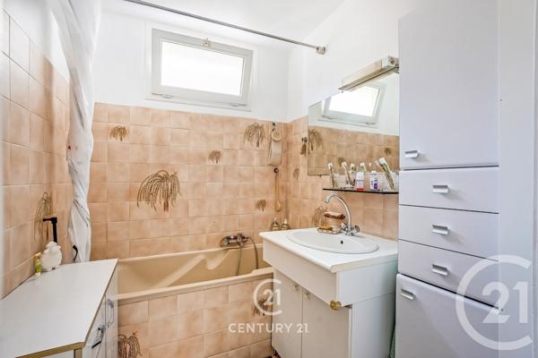 Appartement F4 à vendre  4 pièces - 68,31 m 2   PARIS  - 75015
