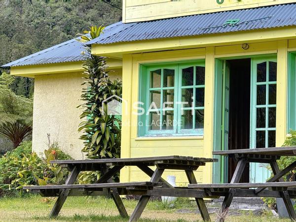 Ensemble immobilier touristique – Le Gîte des Cascades à Cilaos