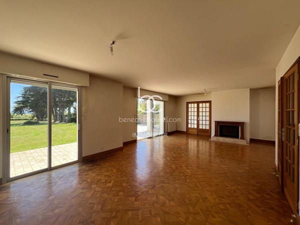 SARZEAU Maison 10 pièces 233 m²
