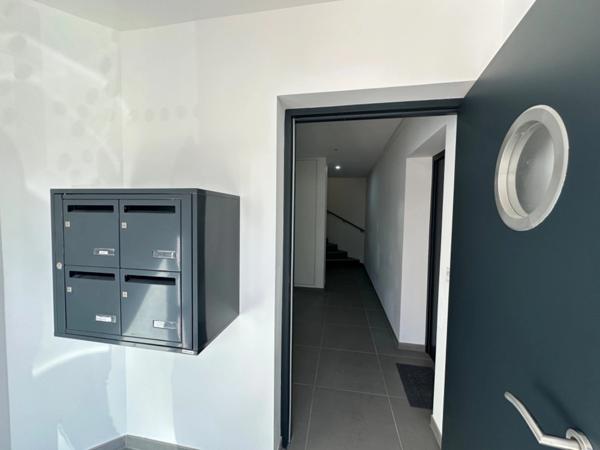 T4 rénové de 90m2 – Terrasse sur le toit de 25m2 – Possibilité activité professionnelle – Saint-Barnabé