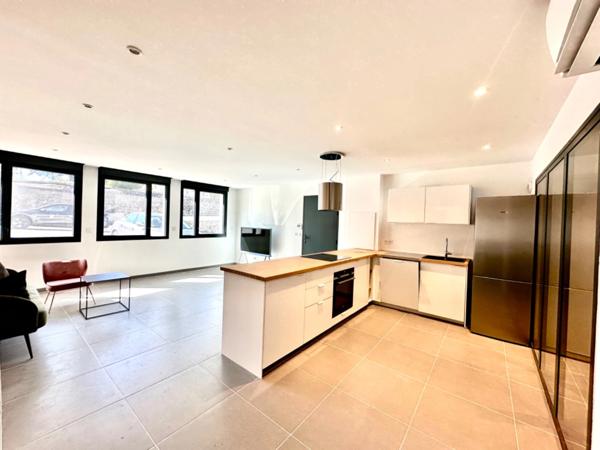 T4 rénové de 90m2 – Terrasse sur le toit de 25m2 – Possibilité activité professionnelle – Saint-Barnabé