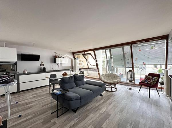 Duplex 104 m² de 4 pièces avec cave et parking