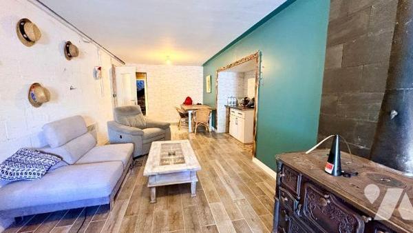 Au coeur de Souesmes (41300), cette propriété atypique ouvre le champ de tous les possibles. Ra...