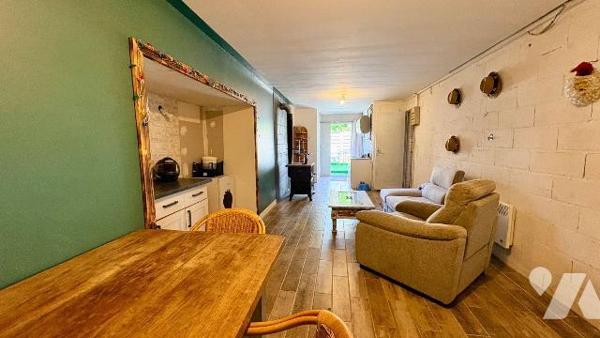 Au coeur de Souesmes (41300), cette propriété atypique ouvre le champ de tous les possibles. Ra...