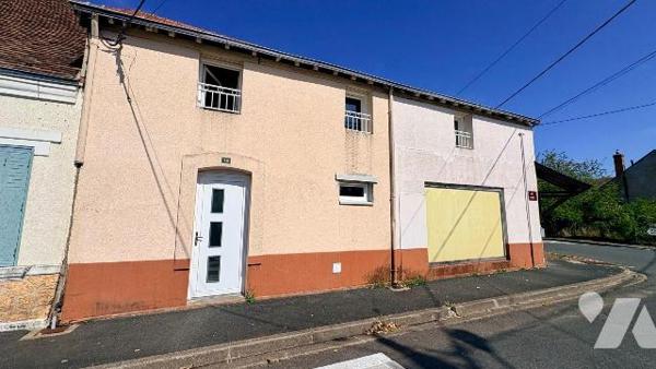 Au coeur de Souesmes (41300), cette propriété atypique ouvre le champ de tous les possibles. Ra...