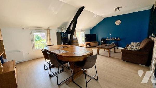 Au coeur de Souesmes (41300), cette propriété atypique ouvre le champ de tous les possibles. Ra...