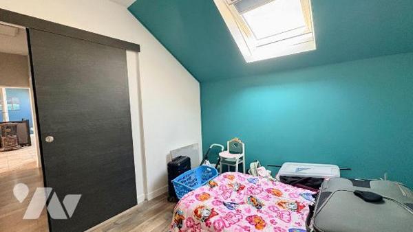Au coeur de Souesmes (41300), cette propriété atypique ouvre le champ de tous les possibles. Ra...