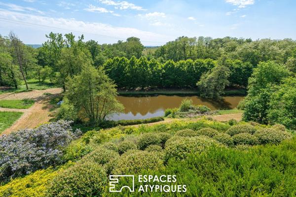 Maison de charme avec étang dans un cadre verdoyant