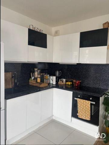 Location appartement 3 pièces 53 m² Puteaux