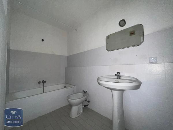 Appartement à louer 2 pièces 48.57m² Fréjus (83600)