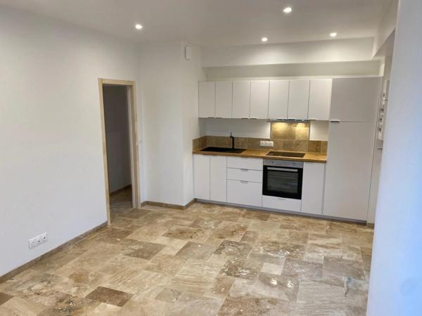 Appartement T1 totalement rénové de 40 M2 à 250 M à pied de la mer et proche de l'hippodrome de Deauville