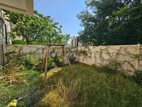 RARE : Puteaux, Quartier Colline / Appartement de 4 pièces de 101m² avec 90m² de Jardin et 20m² de Terrasse