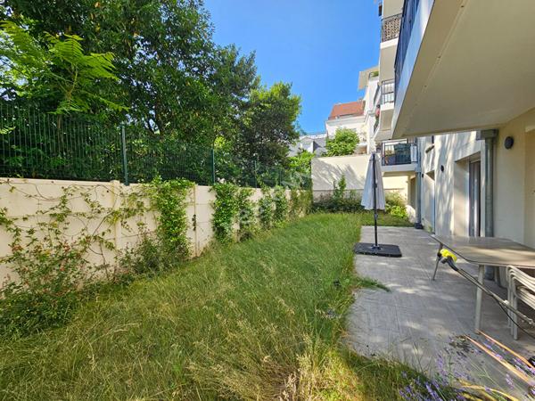 RARE : Puteaux, Quartier Colline / Appartement de 4 pièces de 101m² avec 90m² de Jardin et 20m² de Terrasse