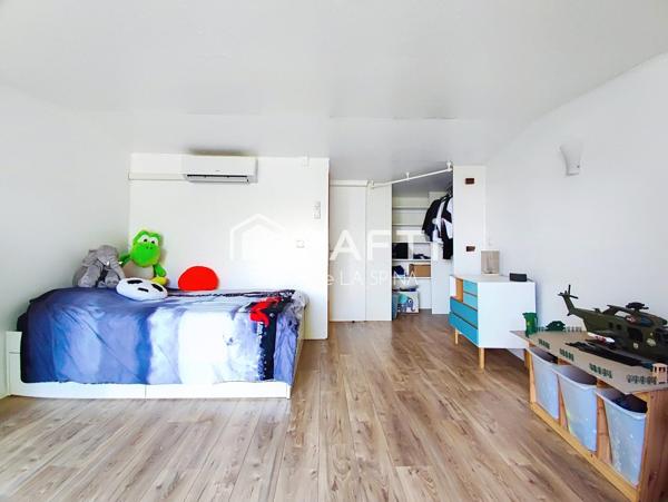 Magnifique maison lumineuse avec piscine et terrasse bois