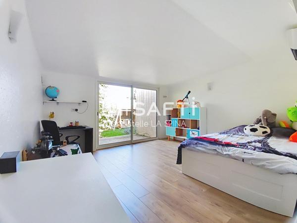 Magnifique maison lumineuse avec piscine et terrasse bois