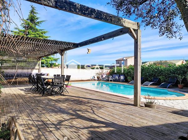 Magnifique maison lumineuse avec piscine et terrasse bois