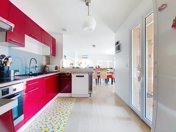 Magnifique maison lumineuse avec piscine et terrasse bois