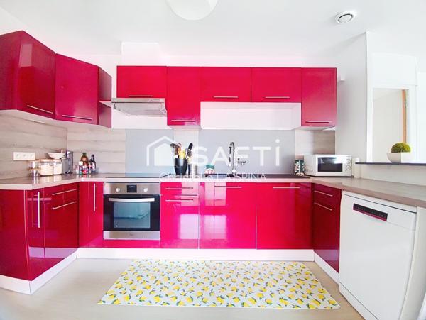 Magnifique maison lumineuse avec piscine et terrasse bois