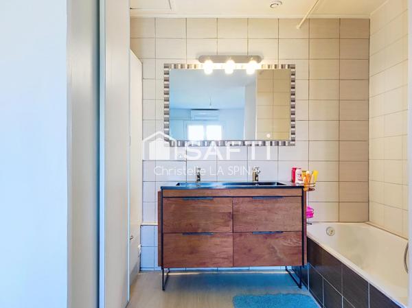 Magnifique maison lumineuse avec piscine et terrasse bois