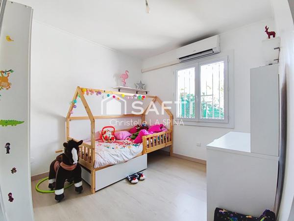 Magnifique maison lumineuse avec piscine et terrasse bois