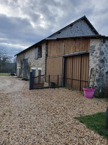 Trés joli corps de ferme et 1, 1 hectares de terrain