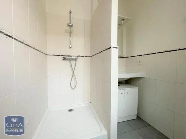 Appartement à louer 2 pièces 46.88m² Saint-Médard-de-Guizières (33230)