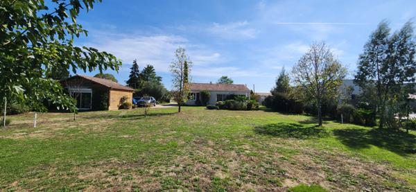 Charmante maison avec jardin, proche commerces et ecoles !